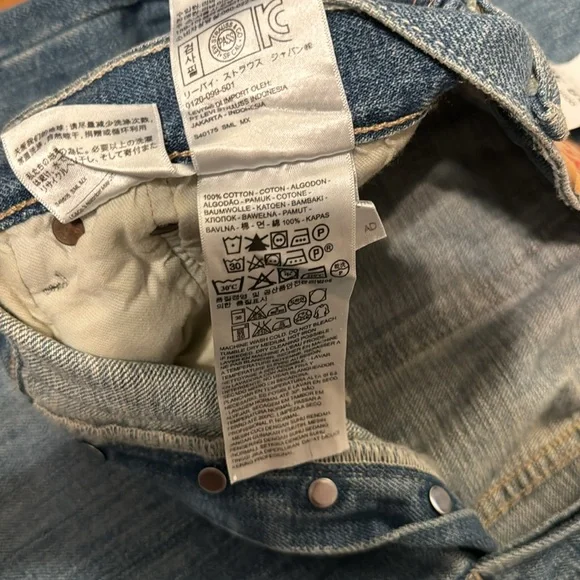 Levi’s 501 Jeans - Picture 4 of 4